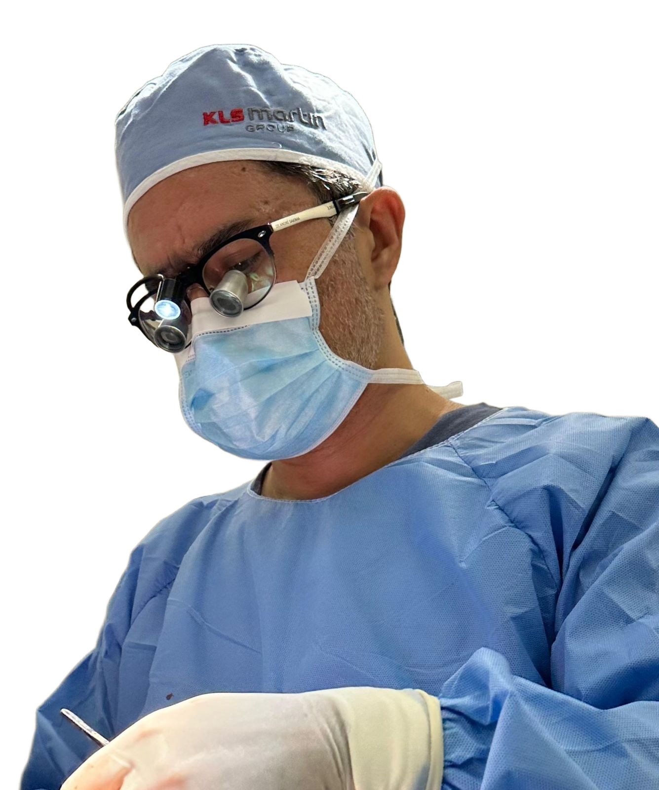 Dr. André Sakima - Cirurgião Bucomaxilofacial em seu consultório